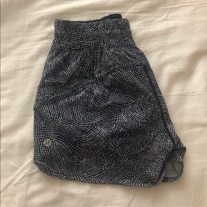 Lululemon Tracker Short V 4”
